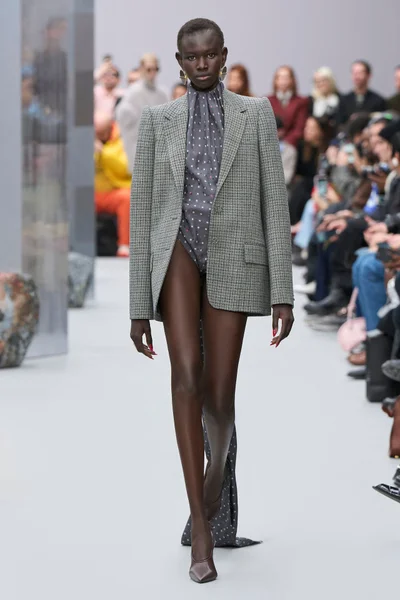 Look 38